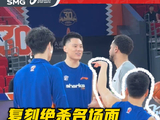 复刻绝杀名场面 李弘权赛前与老队友哈维寒暄