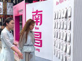 央视朱迅现身南昌万寿宫，打卡诗词墙逛阅读市集