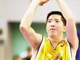 56岁胡卫东：身姿挺拔没发福，任职江苏篮协，娶医生妻子恩爱26年