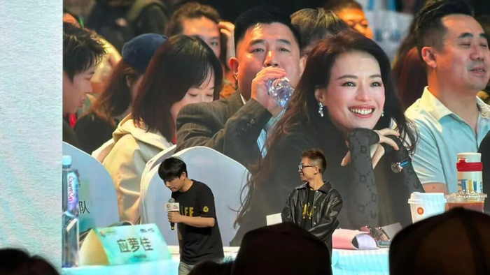 青年导演苏泽朗登台推介其原创家庭题材剧本《借渡浮生》，获得舒淇的青睐