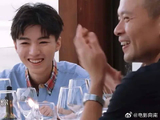 林老师好可爱哈哈哈，梳头姐弟模仿的非常到位