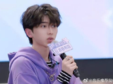 许馨文戏可真多！谢幕都不忘搞笑，也太可爱了