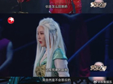 王艺瑾本人的舞台和表演经历如何塑造了她的镜头表现力？