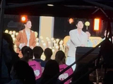 魏大勋关晓彤亮相五四晚会合唱