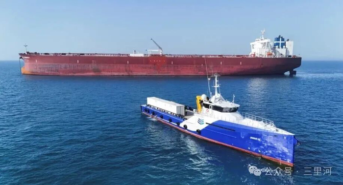 4月17日，一艘悬挂马耳他国旗的油轮驶经霍尔木兹海峡，抵达伊拉克巴士拉附近海域。
