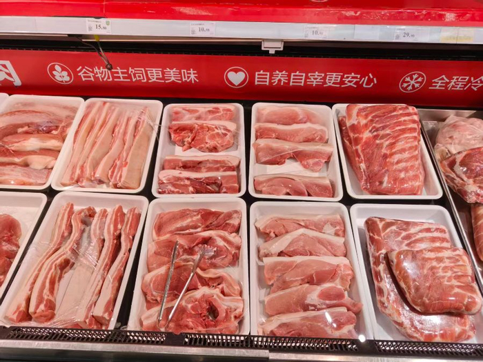 北京某超市猪肉专柜 李莎摄