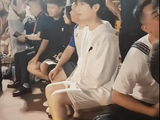明星在公众场合该如何得体应对记者提问和树立良好形象？