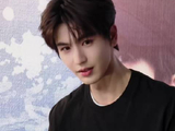 帅得好崩溃，张凌赫这和男大有什么区别