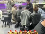黄渤录综艺遇张家齐饭前下跪仪式