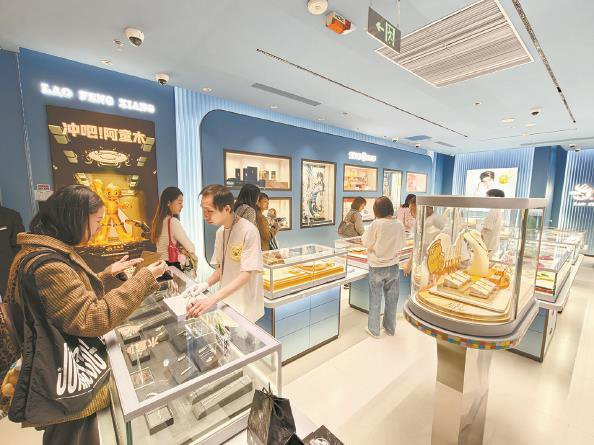             老凤祥二次元主题店  本报记者  刘歆  摄          