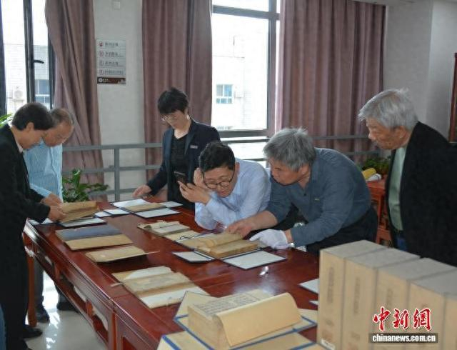 专家评审现场。山东大学图书馆供图