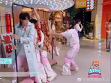 王鹤棣杨迪智商上线，玩游戏仅用一招拖垮邓为张晚意