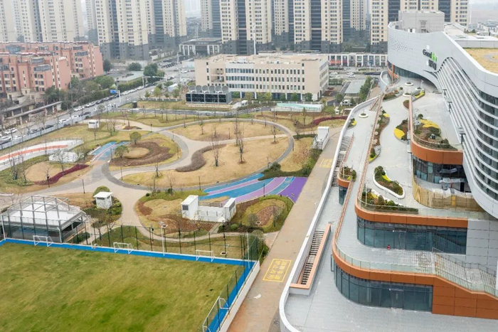 与项目相邻的社区公园