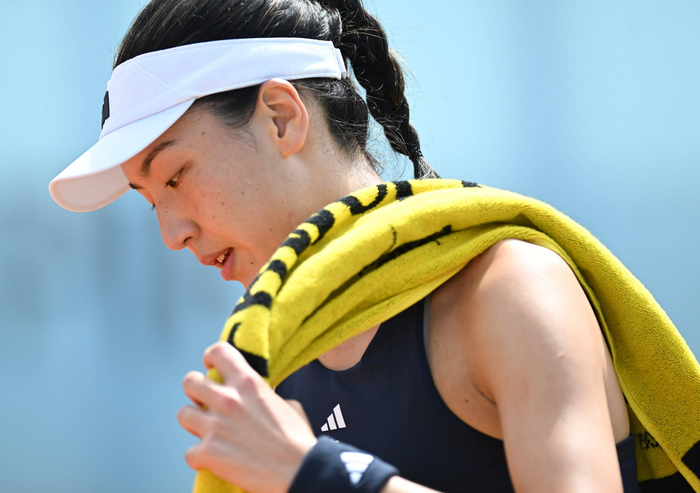 4月23日，王欣瑜在比赛中。 新华社记者 程敏 摄