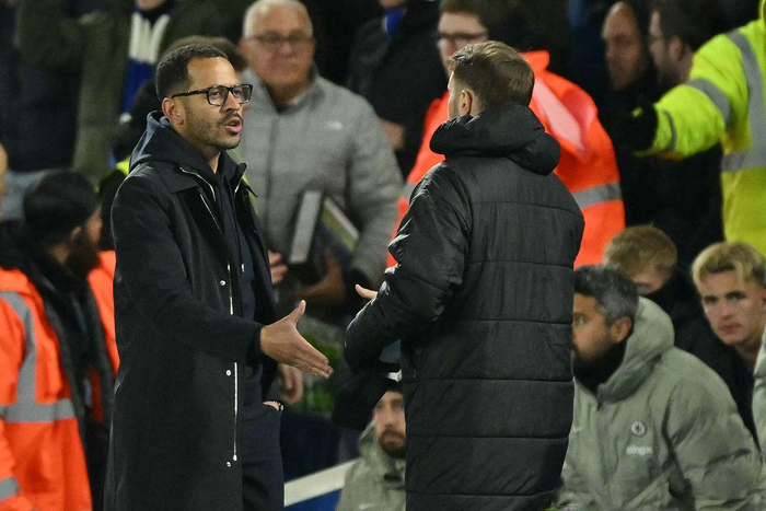 罗塞尼尔（左）带领切尔西在主场对曼城时以obituary3惨败