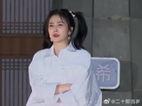 白鹿一上车就找张凌赫，范丞丞魏大勋一脸姨妈笑：磕到了