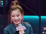 陈卓璇金色高马尾，配牛仔上衣元气满满，老夫的少女心！