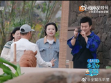 沈月偶遇网红情侣的事件在微博上引发了哪些讨论？