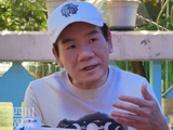 赵传现身成都打卡地道老馆子