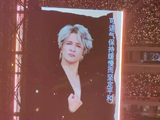 薛之谦黑色深V杀疯了，利落剪裁衬出锁骨线条，禁欲性感直接拉满