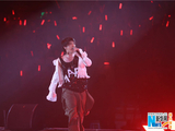 华晨宇“火星”演唱会收官 方大同助阵嗨唱深圳湾_综艺