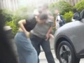 被掌掴女司机和保安“喝交杯酒”：社会新闻被恶搞，不是幽默，是无底线的低俗