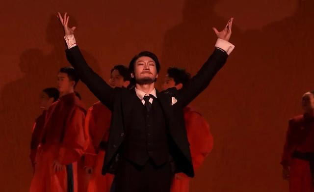 杨思宇迅速脱掉和服