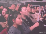 岳云鹏演唱会最感人的场面，哭中带笑，笑中带泪