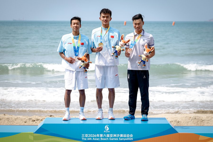 范俊杰夺得冠军，滕云峰、潘子易分获银牌和铜牌