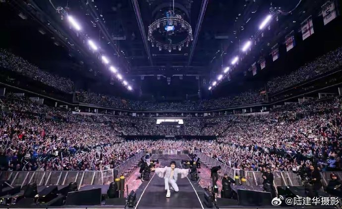 2025年演唱会市场总票房295.58亿元，具体由哪些头部艺人和演出贡献？|泰勒·斯威夫特|邓紫棋|周深|顶流|都市短剧_手机新浪网