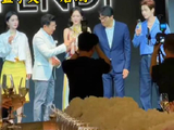 唐嫣结束罗晋带娃旅行去Fendi晚宴，孟子义偷偷看美女，何与站在边上角落