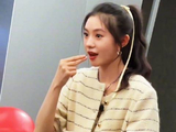 刘浩存浅杏色条纹外套出镜，笑容灿烂尽显灵动