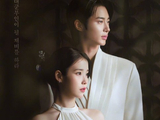 IU主演的电视剧《苦尽甘来遇见你》和《21世纪大君夫人》分别讲述了什么故事？