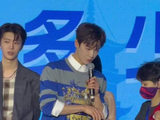 李昀锐握力51.3公斤 手臂肌肉线条突出