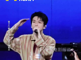 闭幕式上，黄子弘凡带来开场歌舞秀《光影狂想曲》，充满青春活力