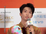 黄子弘凡说今晚在本届的表演是和郎朗的第二次合作了，很有默契也很有安全感