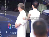 86岁的吴彦姝优雅出席北京国际电影节闭幕式 ，一举一动间尽显优雅从容