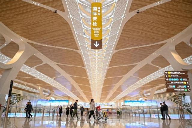 广州白云国际机场T3航站楼。中新社记者 陈骥旻 摄