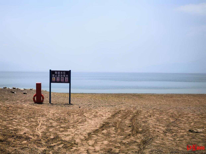 ▲华晨宇演唱会场地南面50米左右的抚仙湖风光