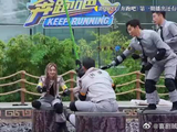 张婧仪范丞丞“白给”名场面！两个人加起来，不如周深