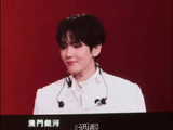 边伯贤WIEA盛典临时加演舞台引粉丝欢呼