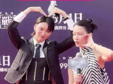 廖子妤王丹妮非默契比心