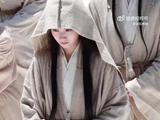 卢昱晓袖口有虫爬出来