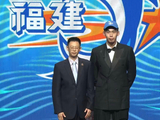 生不逢时！CBA状元杨曦皓无缘最佳星锐 场均1.7封盖力压周琦本土第2