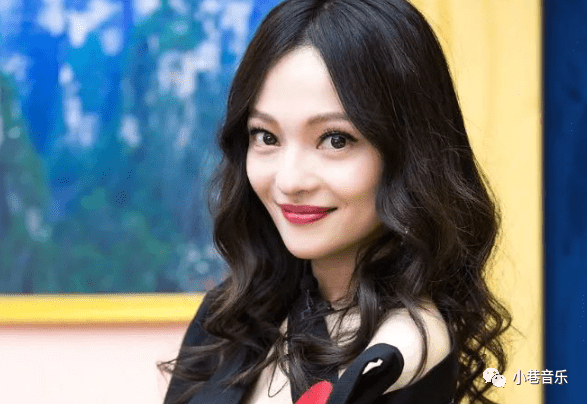 这首歌很有力量，张韶涵很好地呈现了，唱腔与落字都有力而不过度，有一种虽强硬而予人舒服的感觉，王赫野的声音富生机和活力，仿佛身临旷野而翘首星空，两人的合作演绎给这首歌带来了生命，很感谢张韶涵和王赫野能带来这么好的作品。