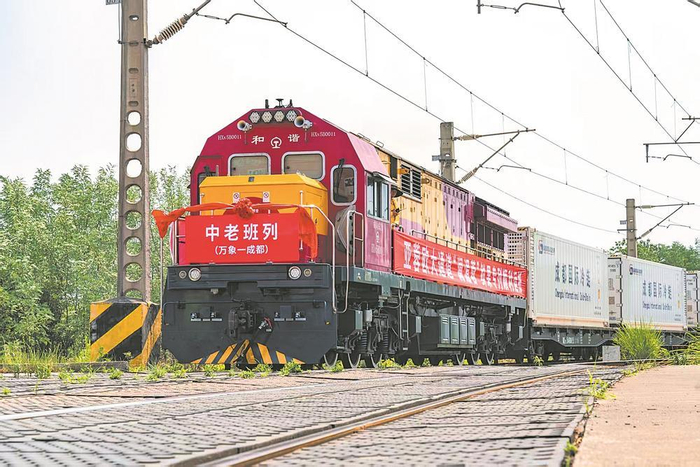     中老铁路国际冷链班列，让榴莲损耗更少。