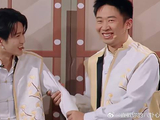 杨迪害怕到抱住檀健次，安全后立马放手，也是绝了