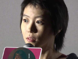 窦靖童以寸头新造型亮相，展现个性时尚