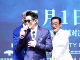 周润发梁家辉首映现场模仿郭富城经典动作