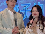 金莎孕相亮相妻子浪漫旅行发布会，孙丞潇全程搀扶